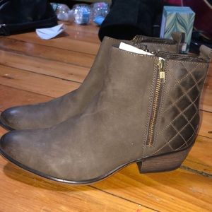 Mint condition Steve Madden heeled booties